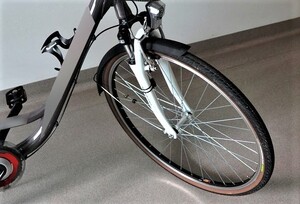 fragment roweru z przednim kołem