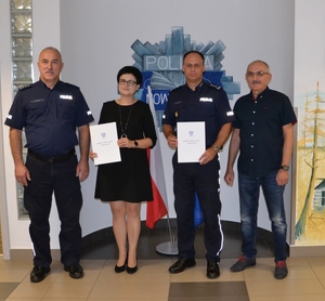 Strony porozumienia Komendant Miejski Policji w Nowym Sączu oraz Naczelnik Wydziału Prewencji, Dyrektor oraz nauczyciel  Zespołu szkół w Marcinkowicach