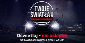 samochód w nocy z włączonymi światłami, napisy Twoje światła - nasze bezpieczeństwo, oświetlaj nie oślepiaj, sprawdzaj światła regularnie