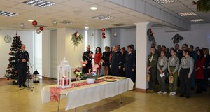 3. Komendant Dymura przemawia do zebranych