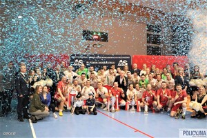 wspólne zdjęcie zwycięskich drużyn turnieju