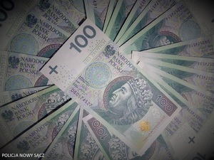 banknoty o nominale 100 złotych - zdjęcie ilustracyjne