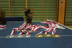 10. medale i statuetki dla zwycięzców