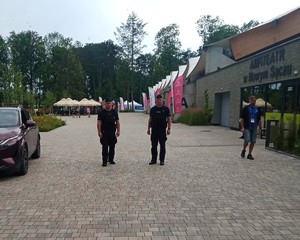 policjanci prewencji w Parku Strzeleckim