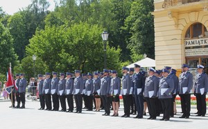 29. awansowani policjanci z aktami mianowania