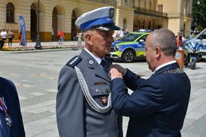 49. Prezydent IPA dekruje policjanta wyróżnieniem