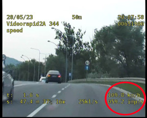 zrzut ekranu - przekroczenie prędkości - nagranie z wideorejestratora 2
