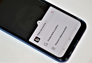 wyświetlacz telefonu komórkowego z włączoną aplikacją do generowania kodów BLIK