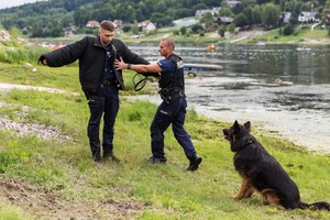 pies służbowy JASAN - podczas tresury z policjantami
