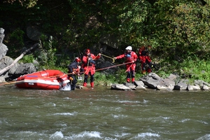 21 Ratownicy podczas prowadzonych ćwiczeń na rzece