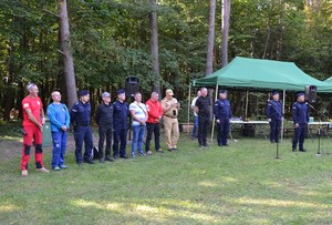 38 Przedstawiciele służb biorących udział w ćwiczeniach- Podziękowanie Komendanta Miejskiego Policji za udział w ćwiczeniach