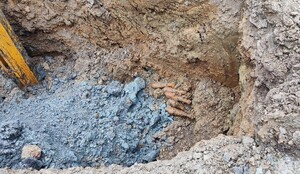 niewybuchy w wykopanym dole