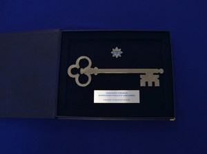 34. symboliczny klucz do siedziby nowego komisariatu