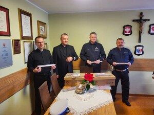 1. wspólne zdjęcie z przekazania elementów odblaskowych