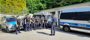 odprawa policjantów do służby przy jednym z komisariatów