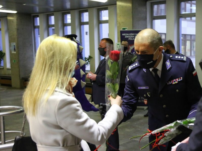 Życzenia Komendanta Wojewódzkiego Policji W Krakowie Z Okazji Dnia Kobiet AktualnoŚci Kmp W 3303